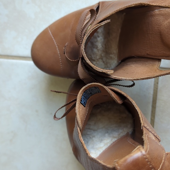 UGG 9.5 Celestina Shearling Platform Heels - Picture 11 of 11